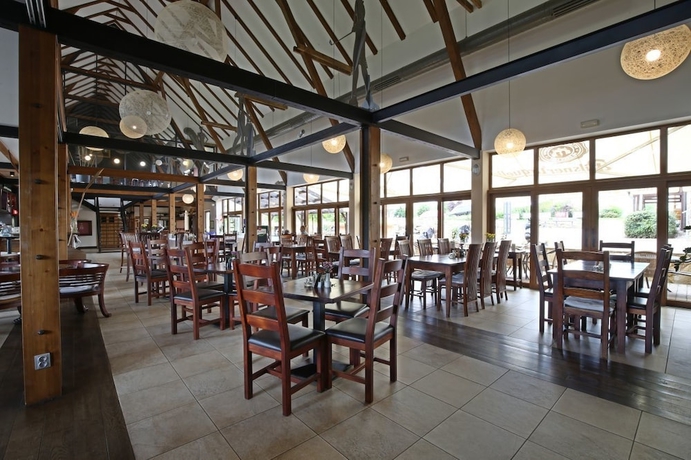Imagen del bar/restaurante del Hotel Greensgate Golf and Leisure Resort. Foto 5