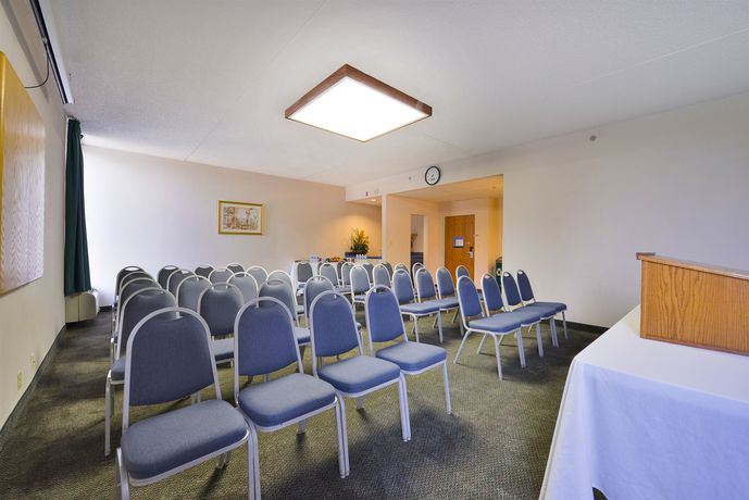 Imagen de los interiores del Hotel Greenstay and Suites, Springfield. Foto 10