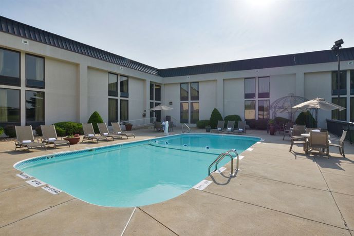 Imagen de los interiores del Hotel Greenstay and Suites, Springfield. Foto 11