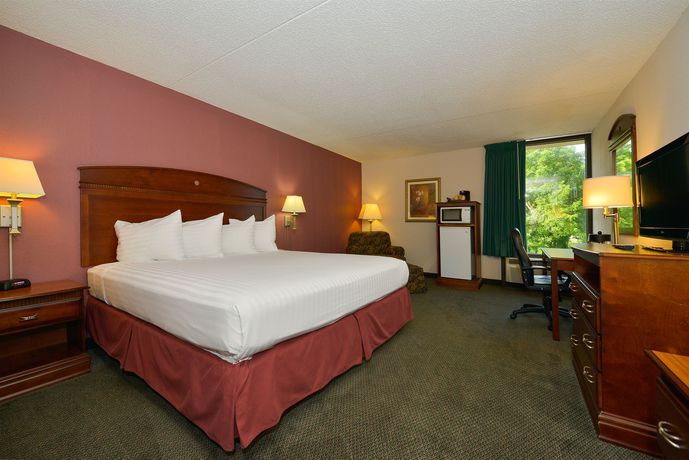 Imagen de la piscina del Hotel Greenstay and Suites, Springfield. Foto 16