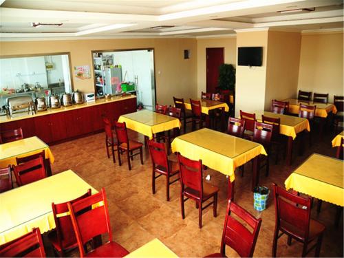 Imagen del bar/restaurante del Hotel Greentree Alliance Jiangsu Wuxi Yixing Jinsanjiao. Foto 2