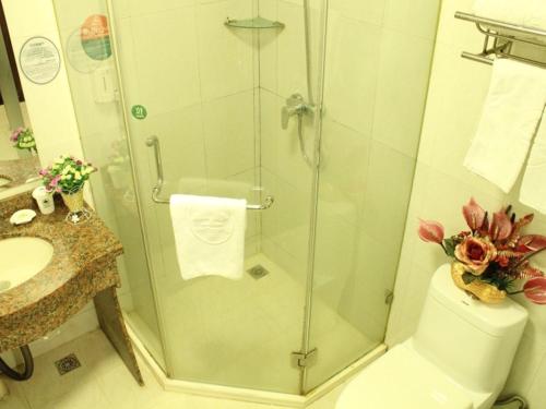 Imagen de la habitación del Hotel Greentree Alliance Shanghai Hongqiao Railway Stati. Foto 7