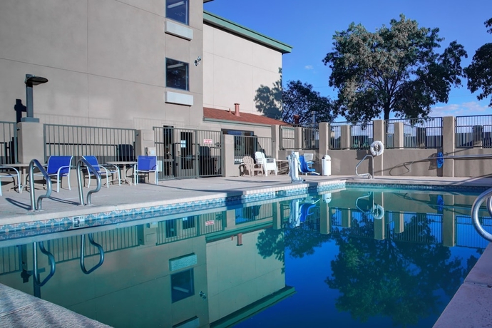 Imagen de la piscina del Hotel Greentree Inn Albuquerque. Foto 18