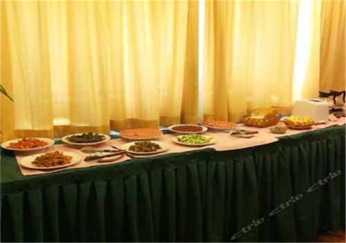 Imagen del bar/restaurante del Hotel Greentree Inn Beijing Daxing Xingye Street Liyuan. Foto 3