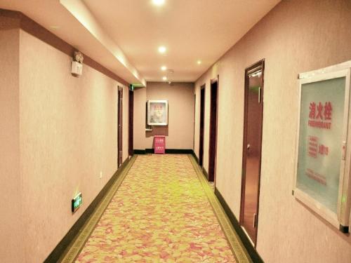 Imagen de la habitación del Hotel Greentree Inn Henan Hebi Hengshan Road Business Ho. Foto 8