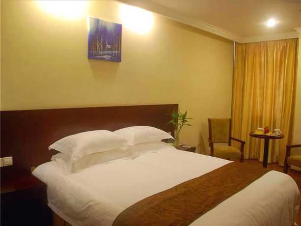 Imagen del bar/restaurante del Hotel Greentree Inn Jiangsu Nantong Rugao Haiyang Road Tiancheng Business. Foto 4