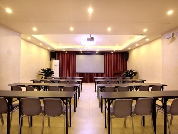 Imagen de los interiores del Hotel Greentree Inn Sanya Jiyang Dist Yalongwan Yingbin Ave. Foto 17