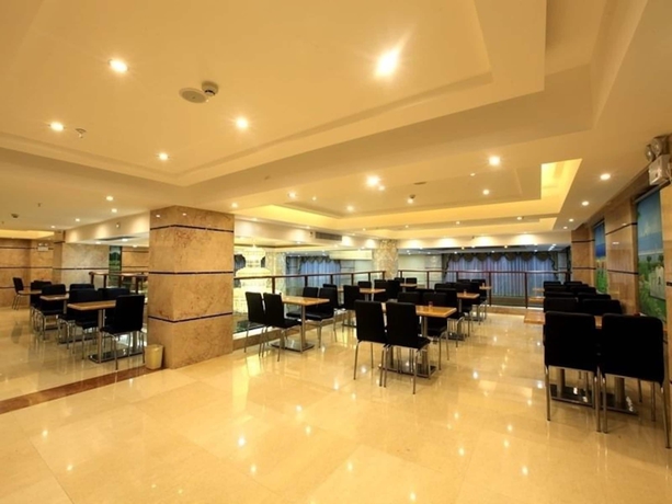 Imagen del bar/restaurante del Hotel Greentree Inn Sanya Jiyang Dist Yalongwan Yingbin Ave. Foto 3