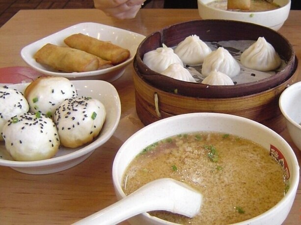 Imagen del bar/restaurante del Hotel Greentree Inn Shanghai Changxing Island Yuansha Bu. Foto 7