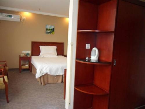 Imagen de la habitación del Hotel Greentree Inn Shanghai Zhujing Business. Foto 6