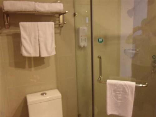 Imagen de la habitación del Hotel Greentree Inn Shanghai Zhujing Business. Foto 8