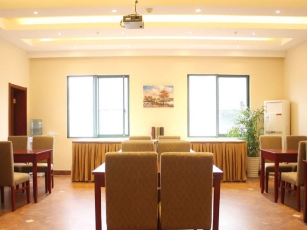 Imagen del bar/restaurante del Hotel Greentree Inn Suzhou Kunshan High Speed Rail Station Hengshan Road Express. Foto 2