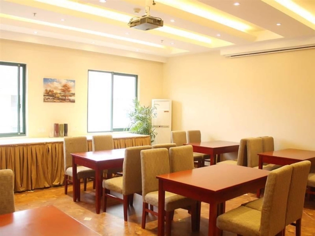 Imagen del bar/restaurante del Hotel Greentree Inn Suzhou Kunshan High Speed Rail Station Hengshan Road Express. Foto 3