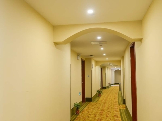 Imagen de los interiores del Hotel Greentree Inn Suzhou Kunshan Paris Spring Express. Foto 16