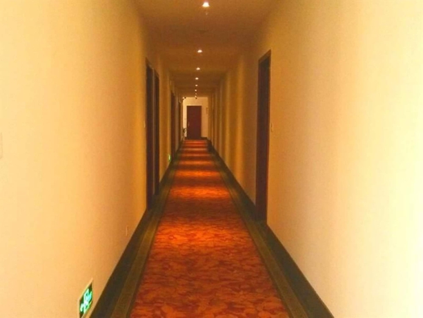 Imagen de los interiores del Hotel Greentree Inn Suzhou Zhangjiagang Daxin Town Pingbei Road Express. Foto 16