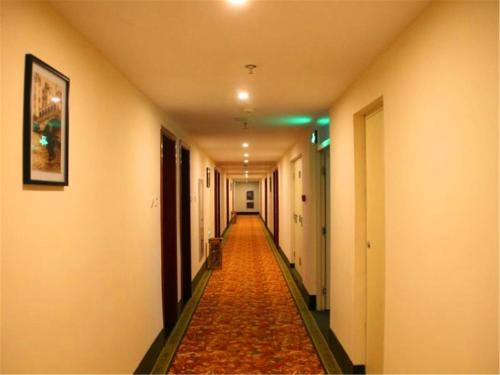 Imagen general del Hotel Greentree Inn Tianjin Jinnan Shuanglin Metro Station Express. Foto 4