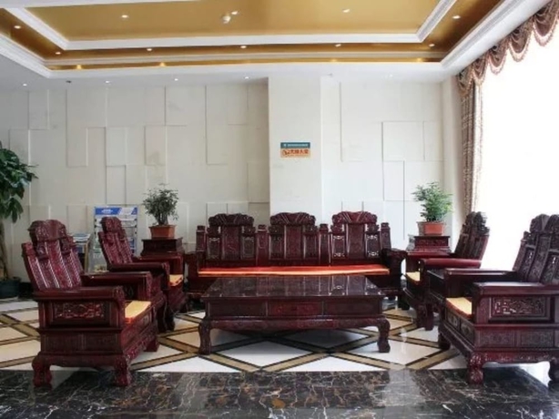 Imagen de los interiores del Hotel Greentree Inn Weihai International Beach. Foto 19