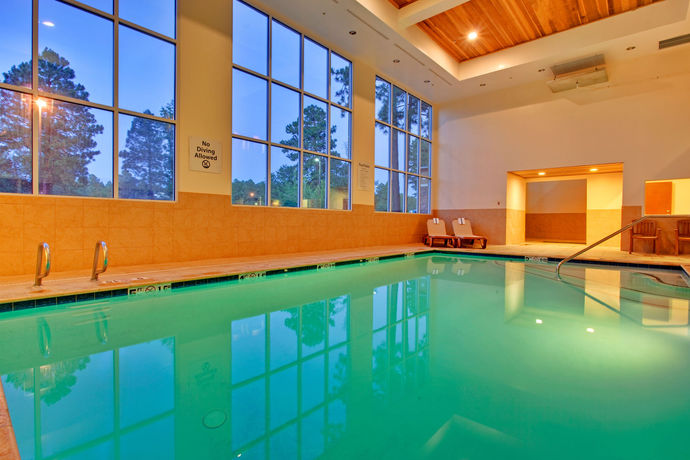 Imagen de la piscina del Hotel Greentree Inn and Suites In Pinetop. Foto 15