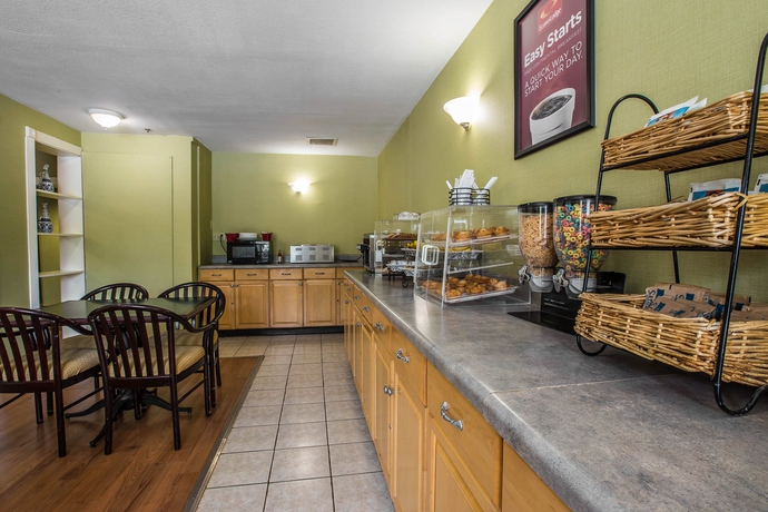 Imagen del bar/restaurante del Hotel Greenville Pelham Inn. Foto 3