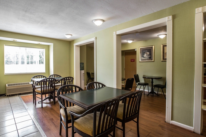 Imagen del bar/restaurante del Hotel Greenville Pelham Inn. Foto 5