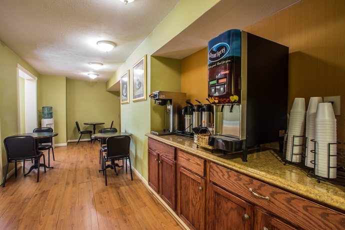 Imagen del bar/restaurante del Hotel Greenville Pelham Inn. Foto 6