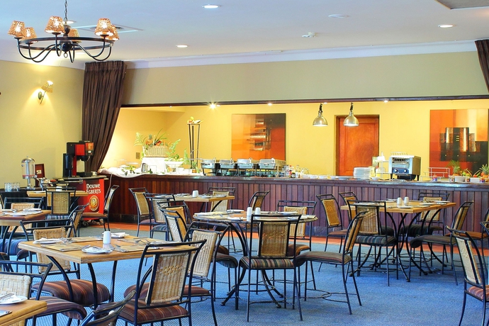 Imagen del bar/restaurante del Hotel Greenway Woods Resort. Foto 2