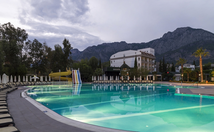 Imagen de la piscina del Hotel Greenwood Kemer Resort. Foto 16