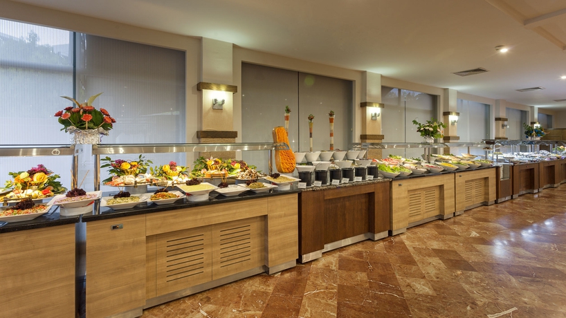 Imagen del bar/restaurante del Hotel Greenwood Kemer Resort. Foto 10