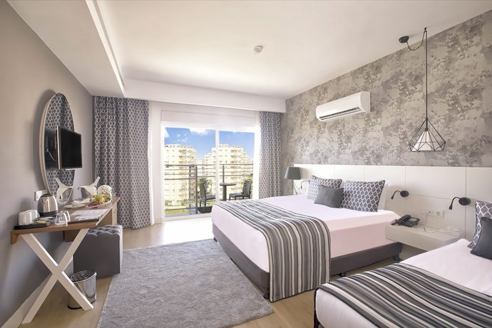 Imagen de la habitación del Hotel Greenwood Suites Resort. Foto 10