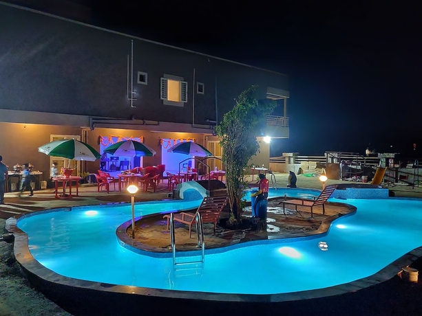 Imagen de la piscina del Hotel Greenwood countryside resort. Foto 12