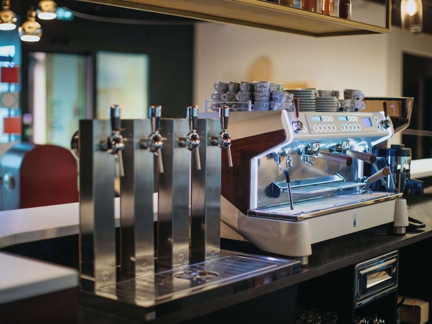 Imagen del bar/restaurante del Hotel Greet Brest Aéroport. Foto 8