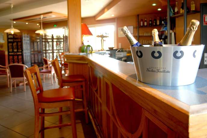 Imagen del bar/restaurante del Hotel Greet Castres Saïx. Foto 5