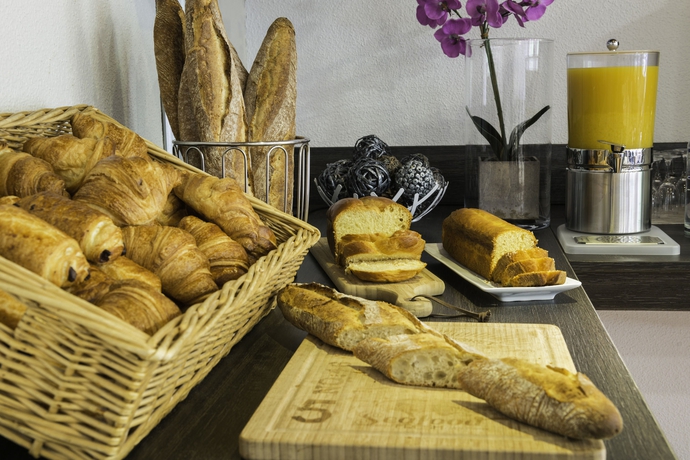 Imagen del bar/restaurante del Hotel Greet Montbeliard. Foto 4