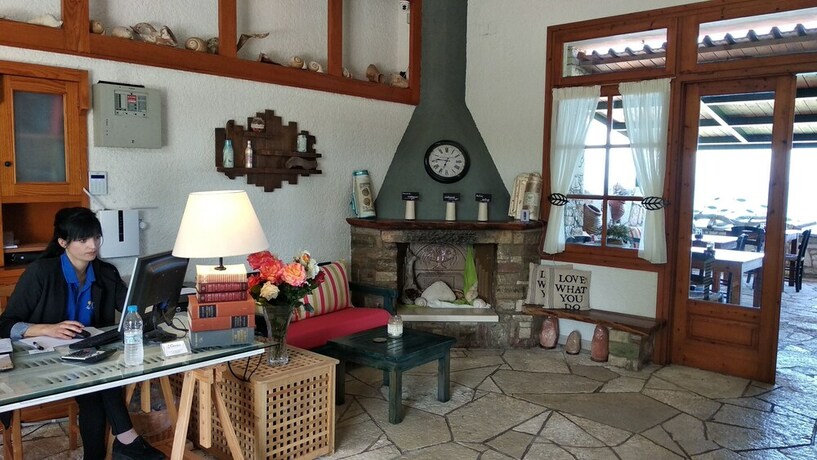 Imagen de los interiores del Hotel Grekis Beach And Apartments. Foto 32