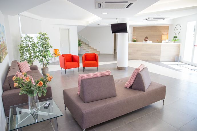 Imagen de los interiores del Hotel Grel. Foto 15