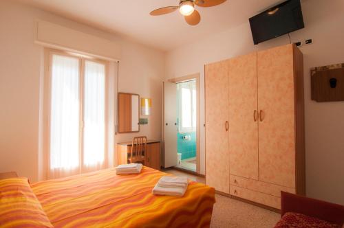 Imagen de la habitación del Hotel Greta. Foto 6