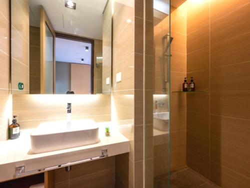 Imagen de la habitación del Hotel Greystone 99 Suites. Foto 16