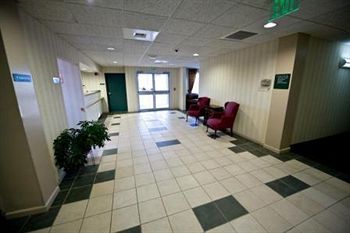 Imagen de los interiores del Hotel Greystone Inn and Suites. Foto 13