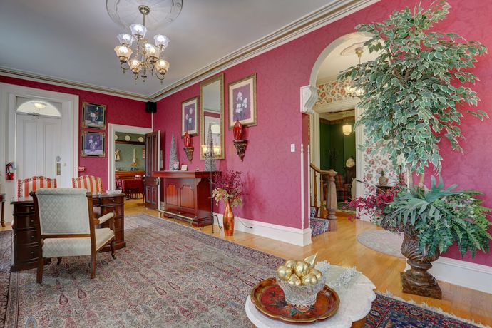 Imagen de los interiores del Hotel Greystone Manor Victorian Inn. Foto 17