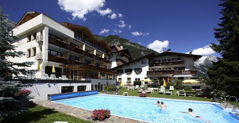 Imagen de los exteriores del Hotel Gridlon. Foto 8