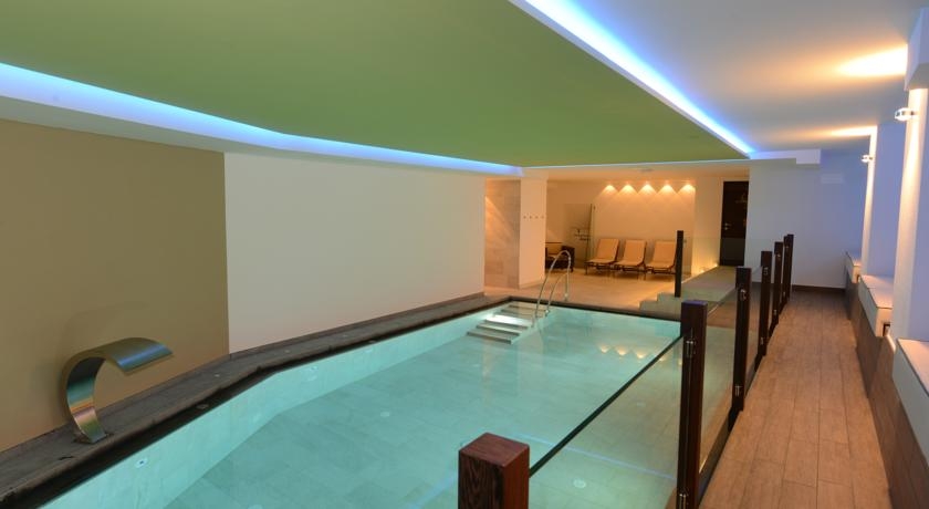 Imagen de la piscina del Hotel Grien. Foto 5