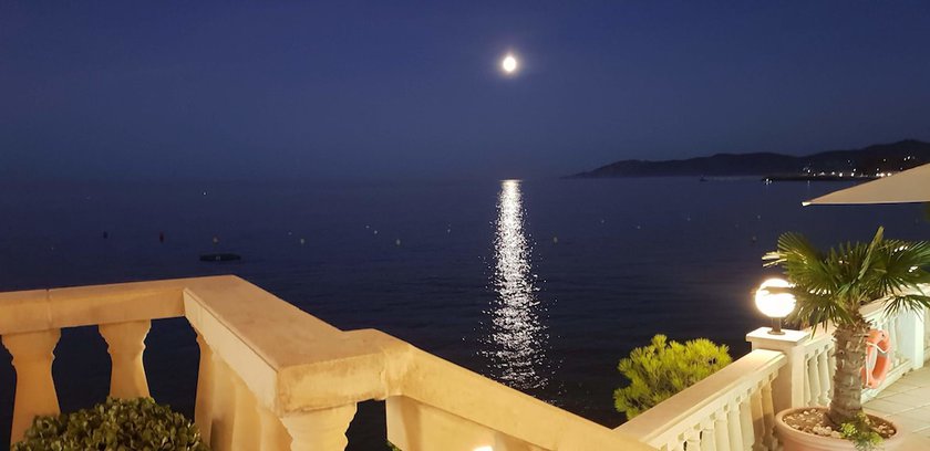 Imagen de los exteriores del Hotel Grifeu. Foto 18