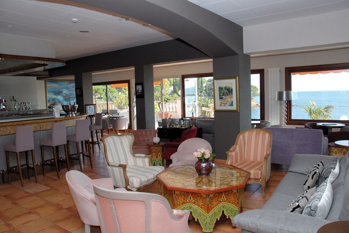 Imagen del bar/restaurante del Hotel Grifeu. Foto 3