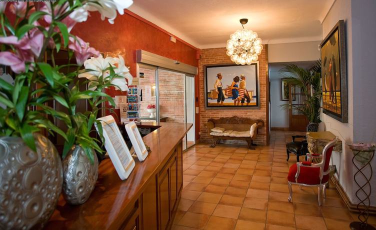 Imagen de los interiores del Hotel Grifeu. Foto 20