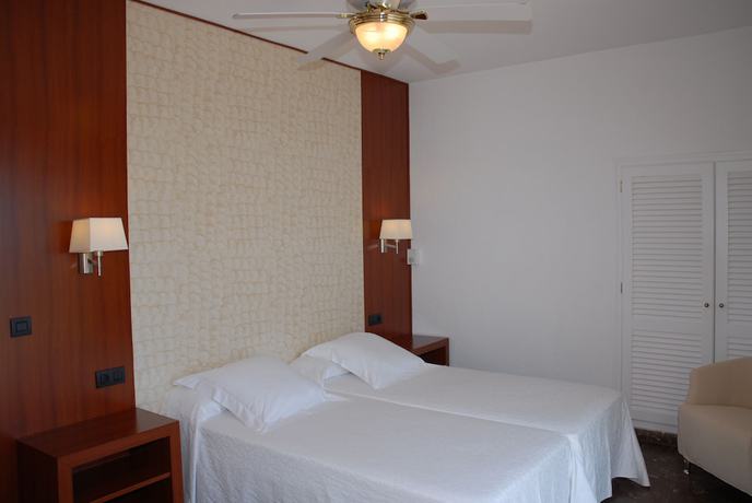 Imagen de la habitación del Hotel Grifeu. Foto 17