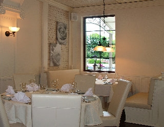 Imagen del bar/restaurante del Hotel Grifid Hotel Arabella. Foto 11