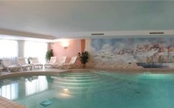 Imagen de la piscina del Hotel Grifone Dolomiti Resort. Foto 6