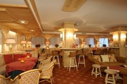 Imagen del bar/restaurante del Hotel Grifone Dolomiti Resort. Foto 3