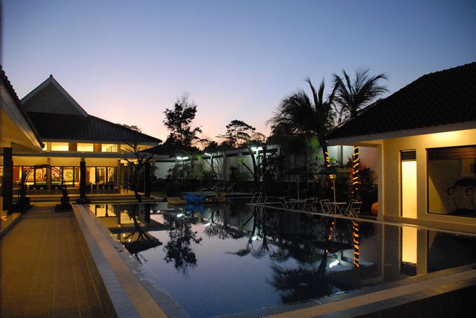 Imagen de los exteriores del Hotel Griya Persada Convention And Resort. Foto 2