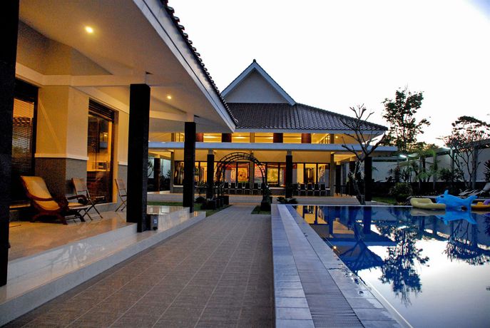 Imagen de los exteriores del Hotel Griya Persada Convention And Resort. Foto 3